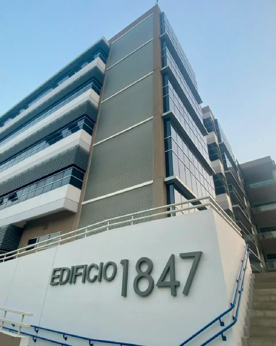 Edificio 1847 UNAH - Pintura Comercial por Pinturas y Más