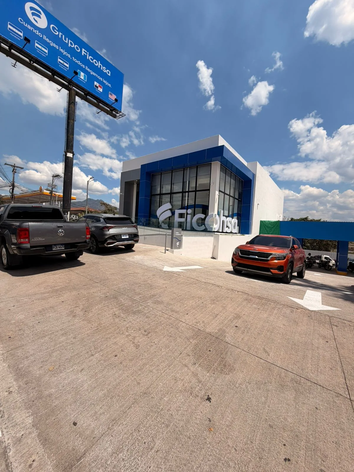 Vista exterior de sucursal Ficohsa Bulevar Suyapa en Tegucigalpa